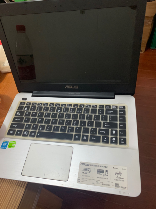 华硕笔记本电脑京东买来三千多入的，功能完好...