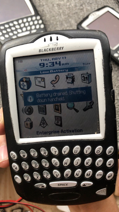 黑莓7730手机外观漂亮，没有电池低价出售