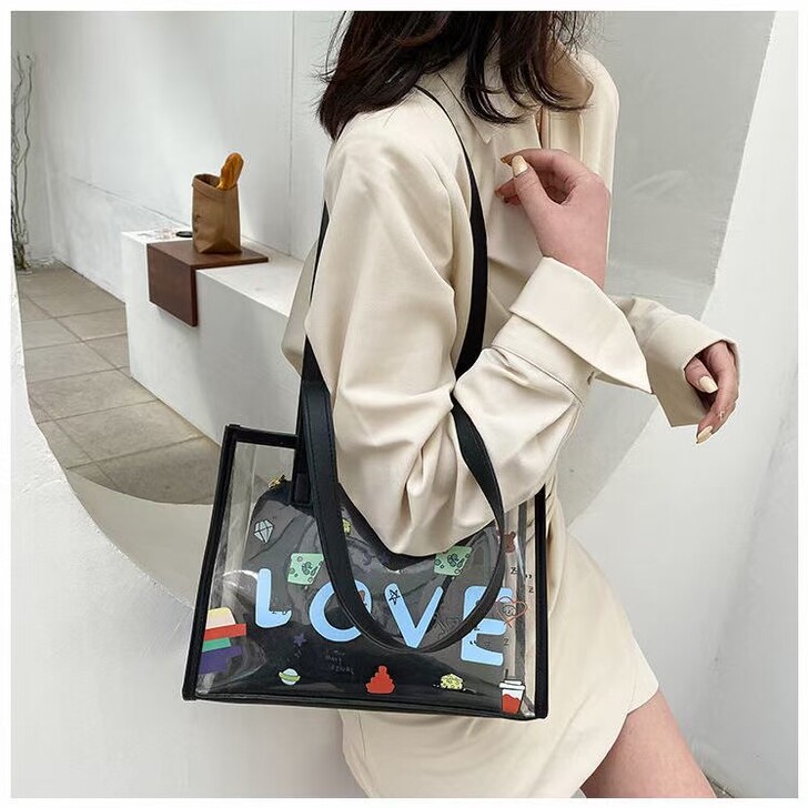 它来喽，工厂移址清仓处理颜值很高的手提果冻...