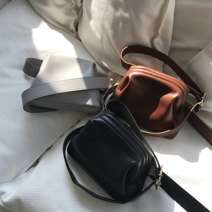 韩国小众设计师品牌简约褶皱云朵包质感包包女...