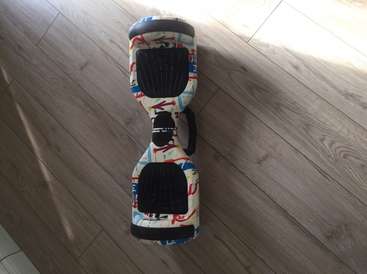 店里购入，八百多，现在不爱玩了400转出去，