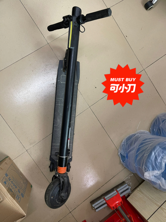 滑板车，性能良好，显示器损坏但不影响使用，...