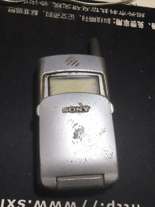 索尼Z28，古董手机，外观完整，可以开机，...