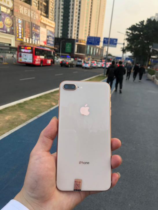 苹果8代 苹果8puls 64G 纯无锁