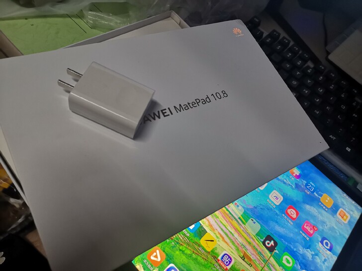 华为 mate pad 10.8  6+6...