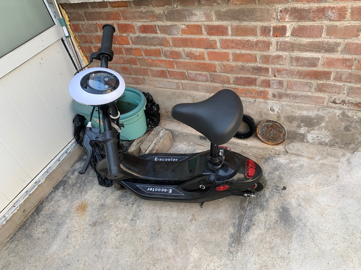 全新折叠滑板电动车只是试骑了一次,我体重1...