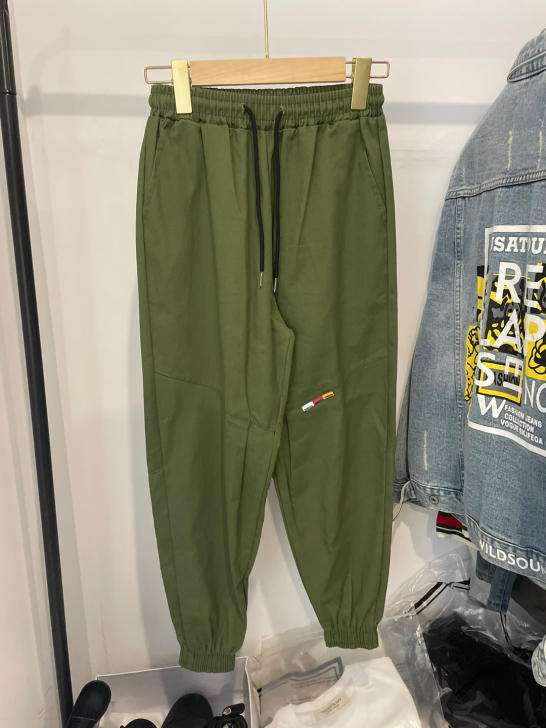 又翻出来一件全新M军绿色裤子 偏小一码 特...