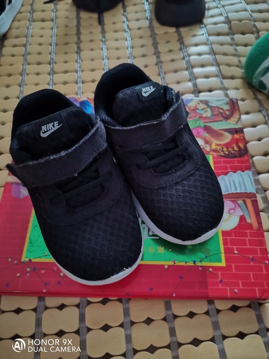 耐克运动鞋，超级轻便