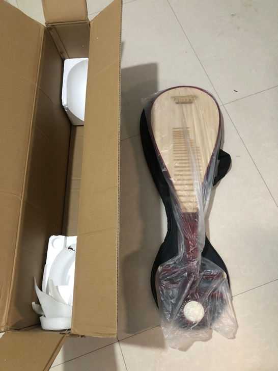 一时冲动买的琵琶，都没有用过哦，很漂亮的 ...