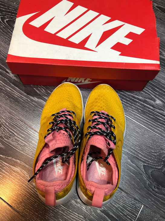 耐克运动鞋跑步鞋，36码。专柜799入手，...