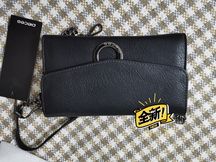 only钱包,可以当小拎包使用,全新。