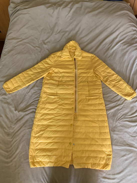 鱼木木鱼 女式薄型长款羽绒服 亮黄色七成新