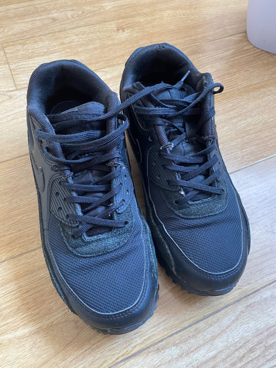 耐克运动鞋，跑鞋，黑色，39码，无大的磨损...