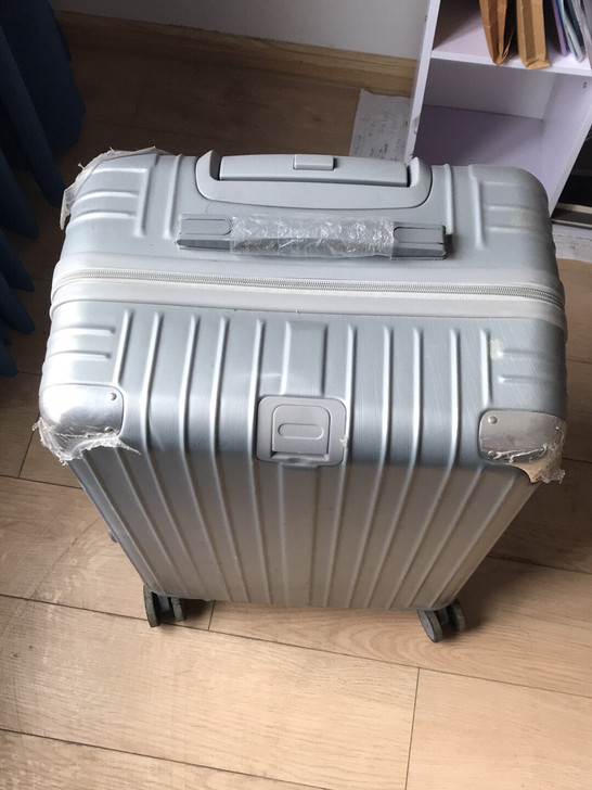 24寸花花公子行李箱，8成新