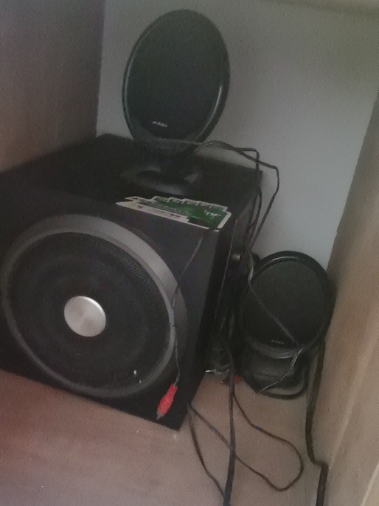 出售一台电脑音响,音质好一切功能正常可用。