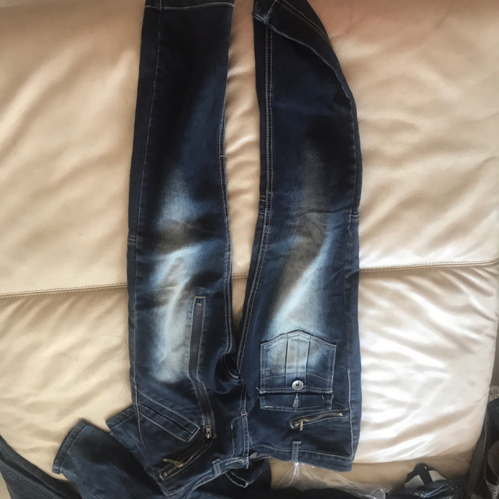 牛仔裤小脚裤女裤，搬家便宜转