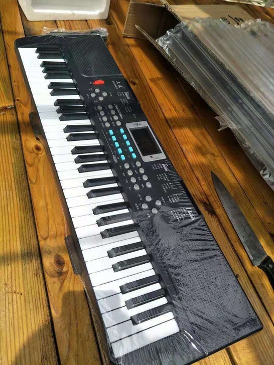 电子琴全新，琴膜还没有去，全新的，现在用不...