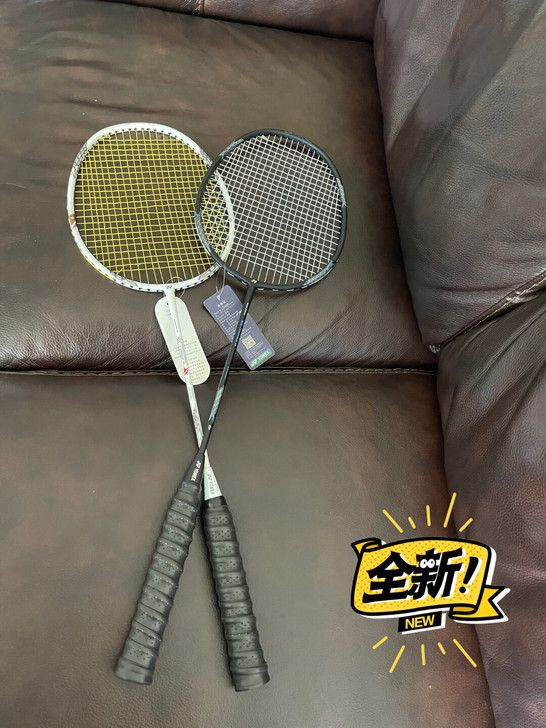 闲置一手全新尤尼克斯羽毛球拍超轻球拍闲置转...