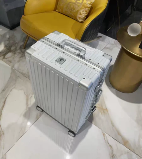 出口日本高级别铝框旅行箱行李箱全新包邮纯P...