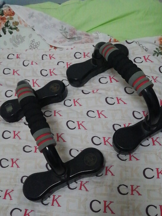 俯卧撑支架闲置，沈阳于洪新城自取8元，外地...