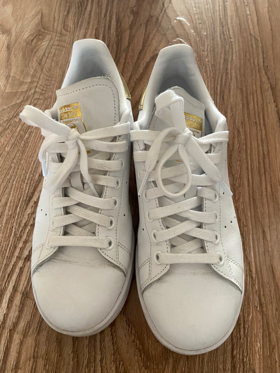 阿迪达斯三叶草金标38码，穿几次，都是浮灰...