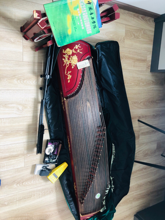 古筝7层新。（品名：麦秆花。普及古筝一等品）