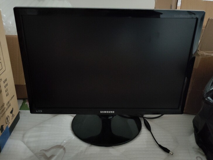 三星19寸显示器