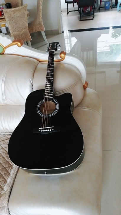 41寸标准演奏级吉他全新用了一次没有发票低...