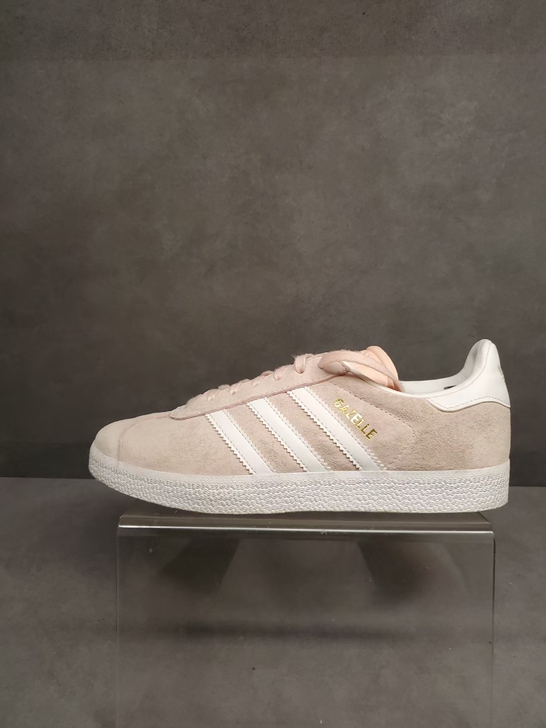 38.5码  阿迪达斯休闲板鞋128507...