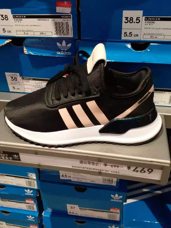 Adidas三叶草女子休闲鞋 FV9256...