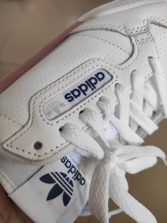 阿迪达斯三叶草板鞋小白鞋38.5码