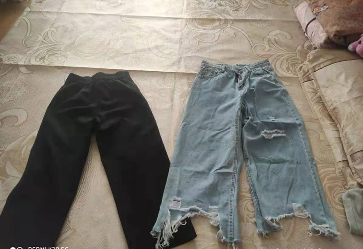 牛仔裤毛呢裤 两条裤子二十包邮出，牛仔裤实...