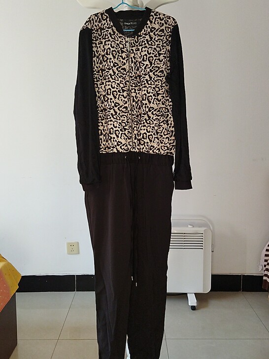 ONLY连体裤,仅洗了一次,没穿买小了。1...