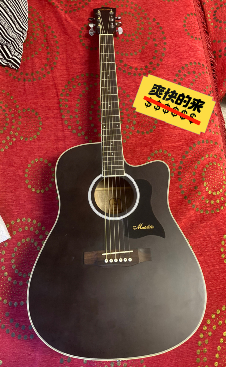 练手吉他，买了没怎么玩，放着吃灰，配件都没...