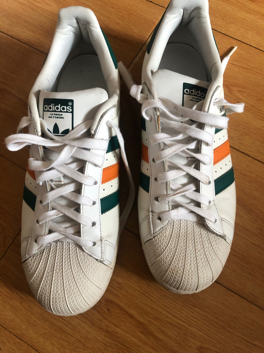 闲置阿迪达斯三叶草男鞋,43.5码的,专柜...