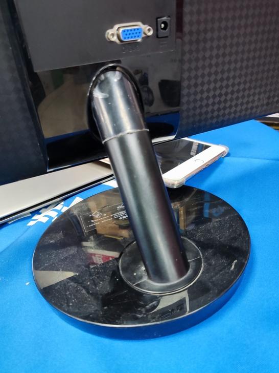 特价出一台AOC 20寸超薄显示器，型号是...