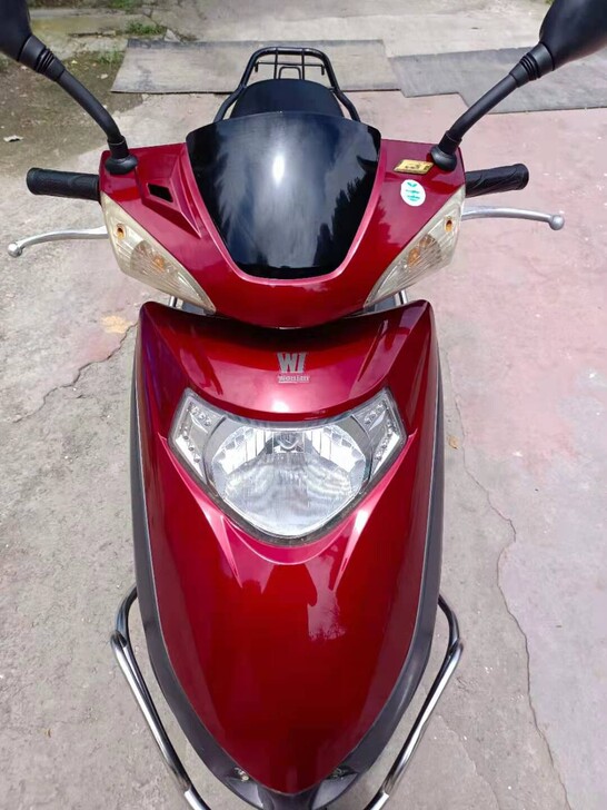 望江铃木125cc踏板摩托车