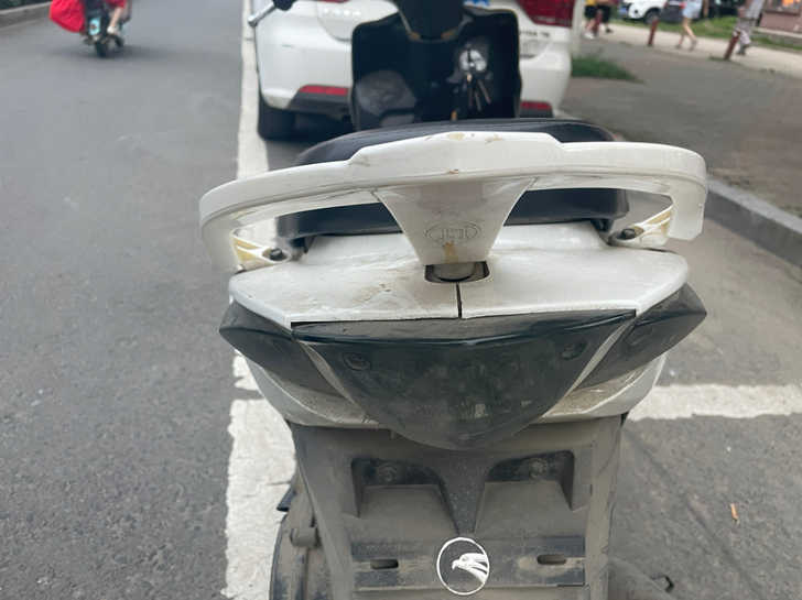 鬼火摩托车 说啥啥好 改装件多 买到就是赚...