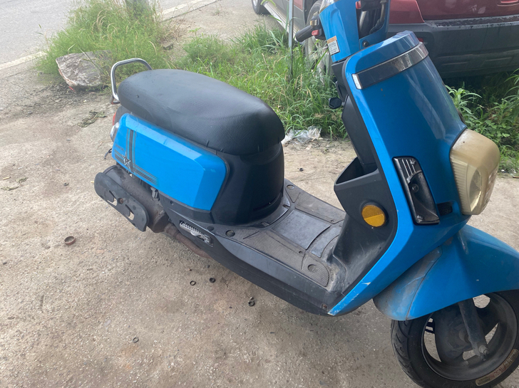 闲置踏板摩托车！