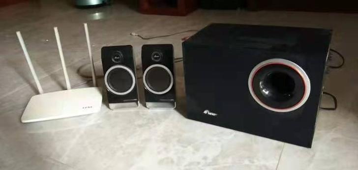 出一套电脑音响，电脑音箱