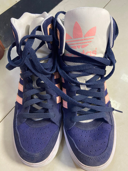 品牌型号 阿迪达斯三叶草板鞋 运动鞋