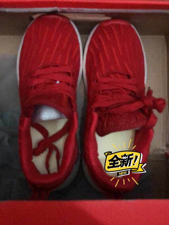 全新38码红色运动鞋