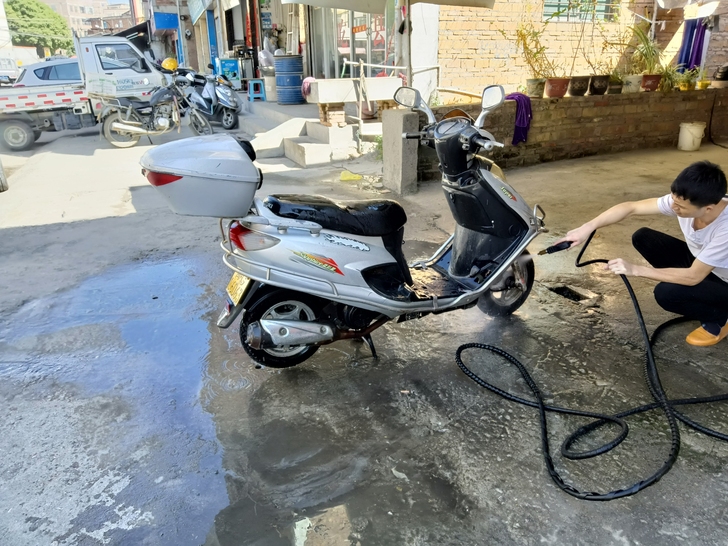 合资铃木蓝巨星125  讲价勿扰  在开几...