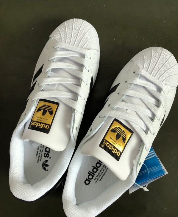 全新阿迪达斯三叶草情侣小白鞋运动板鞋男女同...
