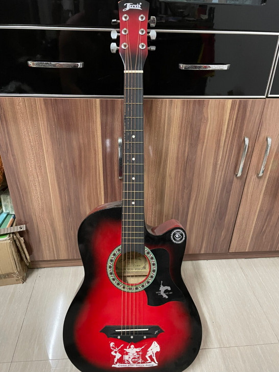 杰维斯吉他！之前在大学的时候买来学一下的，...