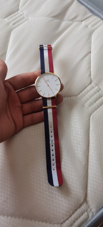 慢出一款DW手表,买回来没带过几次,一直放...