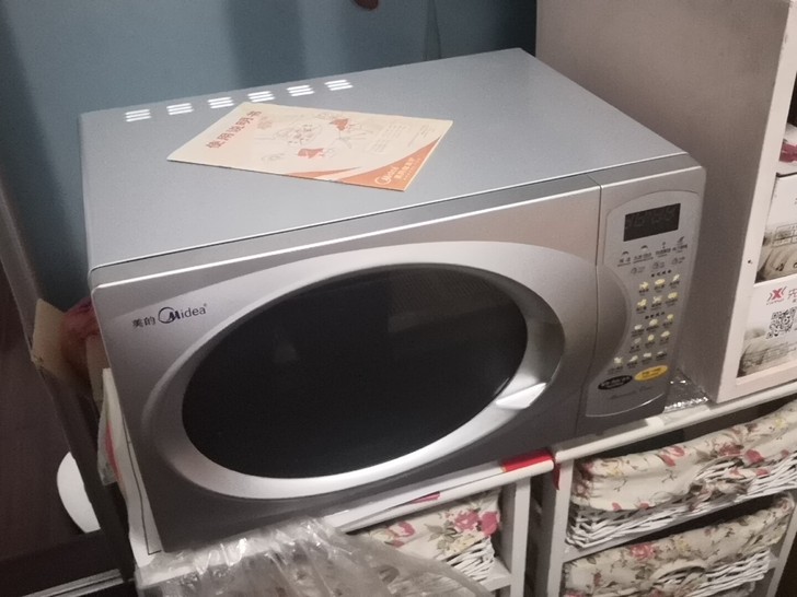 闲置美的微波炉，买来没怎么用过，说明书还在...