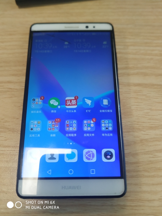 华为matr8,经典机型6+64,手机屏有...