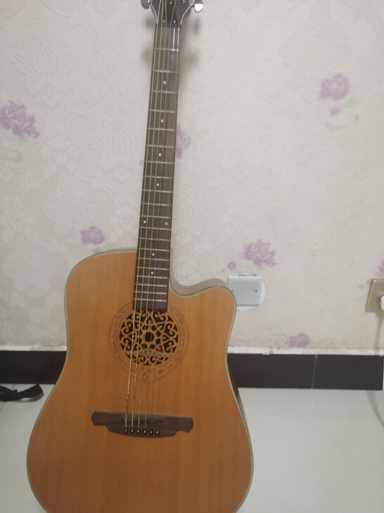 sqoe吉他,当时800块钱购入,高中学习...