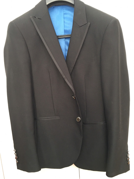 海澜之家正品西服，99成新，上身不到2小时...